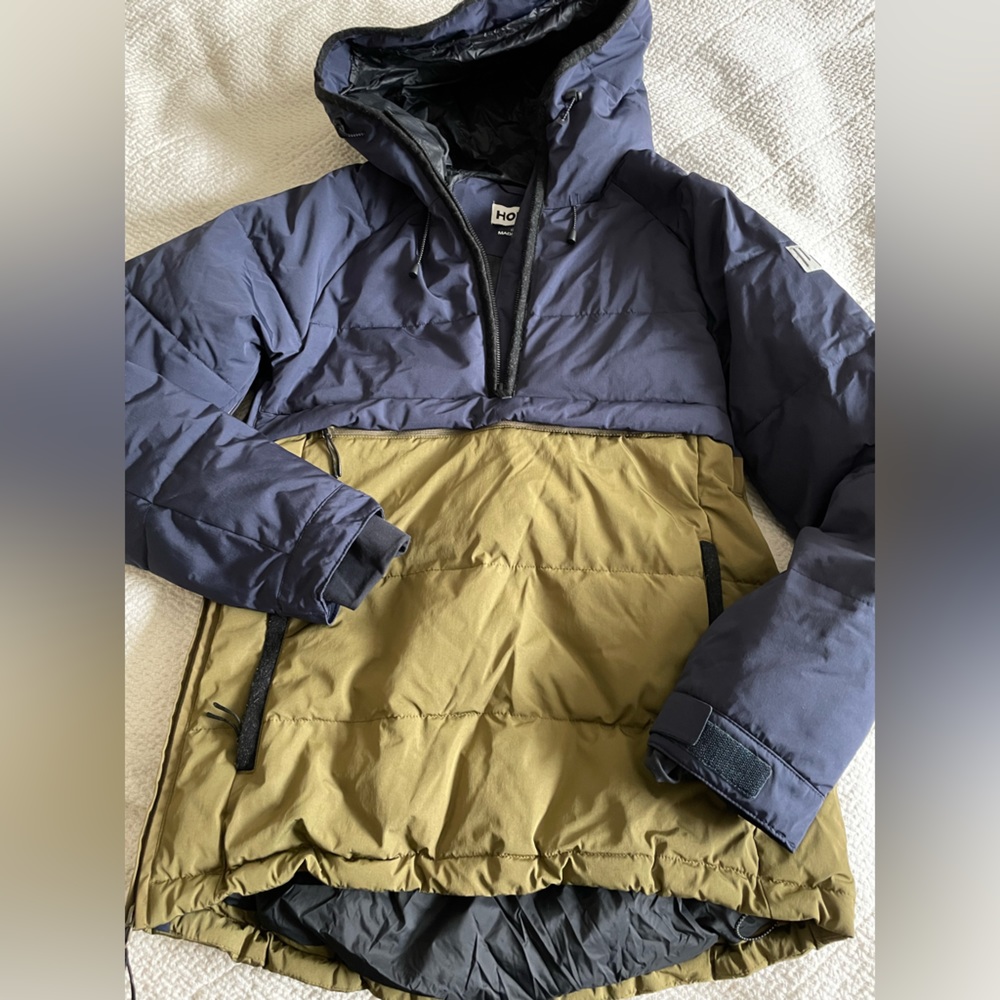 Like New women’s Holden pull over jacket